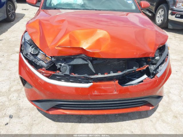 3KPF24AD9PE627813 KIA Forte Lxs