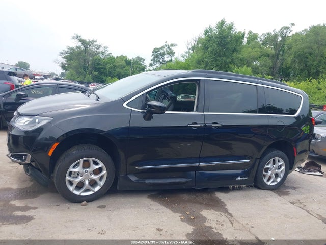 Chrysler Pacifica 2017 2C4RC1BG4HR713161 Image 15