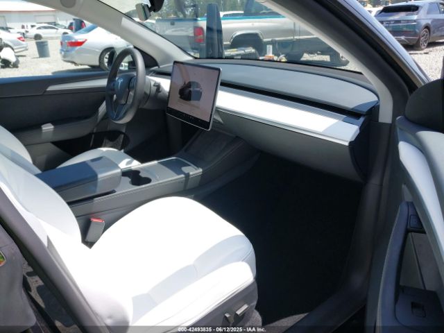 2025 TESLA MODEL Y 7SAYGDEF3SF254196 Photo 4