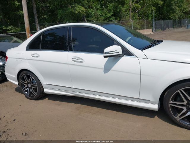WDDGF8AB7EG225824 Mercedes-Benz C 300 Luxury 4matic/sport 4matic