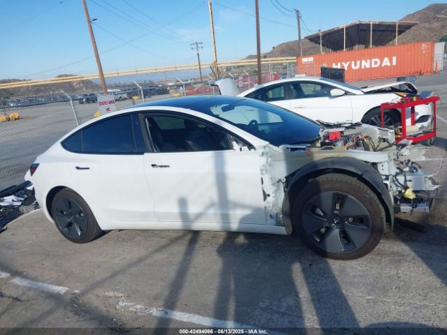5YJ3E1EA3MF923537 Tesla 2021