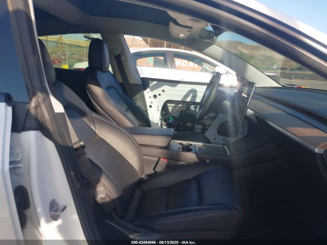 5YJ3E1EA3MF923537 Tesla 2021
