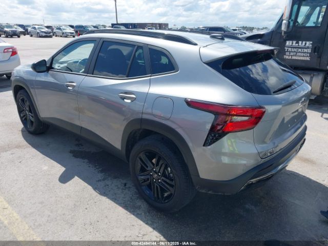 2025 CHEVROLET TRAX KL77LKEPXSC190167 Photo 2