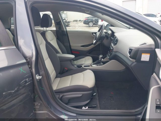2017 HYUNDAI IONIQ HYBRID KMHC75LC0HU047704 Photo 4