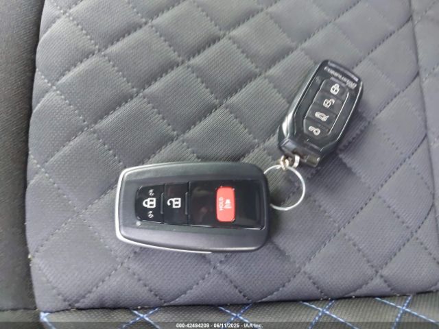 JTNKHMBX1M1104530 Toyota C-HR XLE