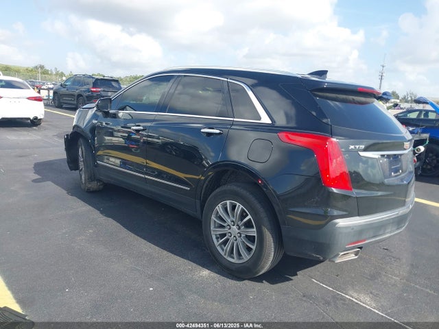 2017 CADILLAC XT5 1GYKNBRS5HZ106391 Photo 2