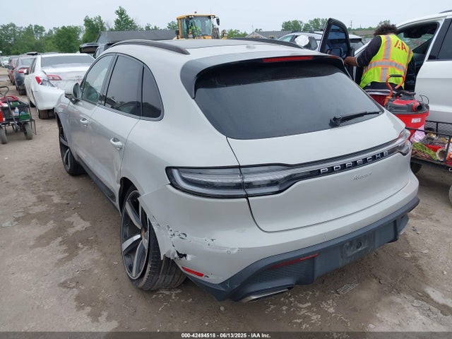 2024 PORSCHE MACAN WP1AA2A58RLB02017 Photo 2