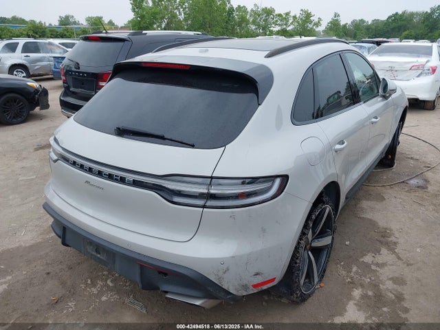 2024 PORSCHE MACAN WP1AA2A58RLB02017 Photo 3