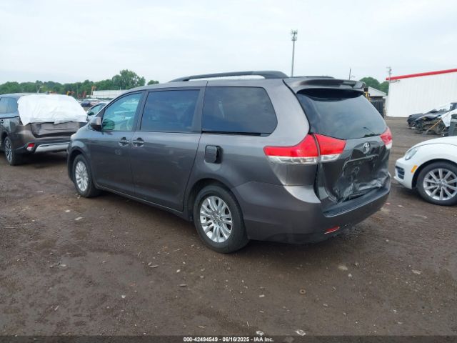 2014 TOYOTA SIENNA 5TDYK3DC0ES496716 Photo 2