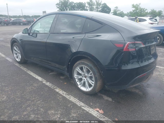 2023 TESLA MODEL Y 7SAYGDEE8PF796571 Photo 2
