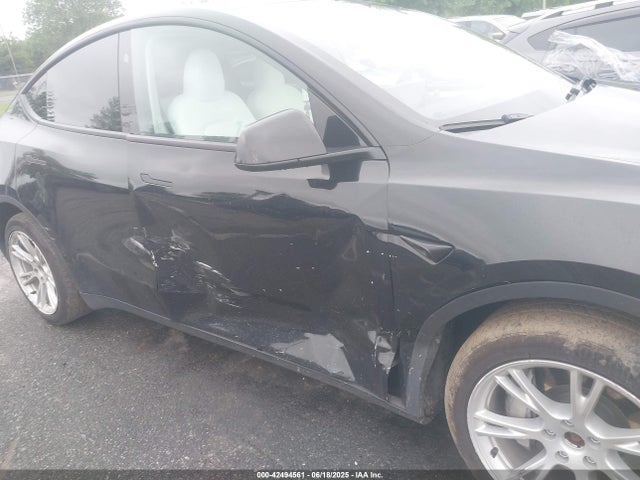 2023 TESLA MODEL Y 7SAYGDEE8PF796571 Photo 5