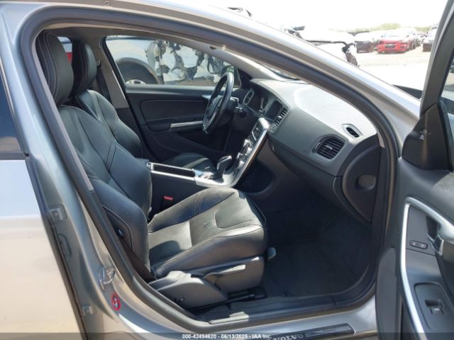 2018 VOLVO S60 YV126MFL2J2450619 Photo 4