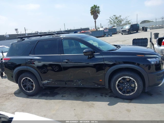 42494821 :رقم المزاد ، 5N1DR3BD6PC258228 vin ، 2023 Nissan Pathfinder Rock Creek 4wd مزاد بيع
