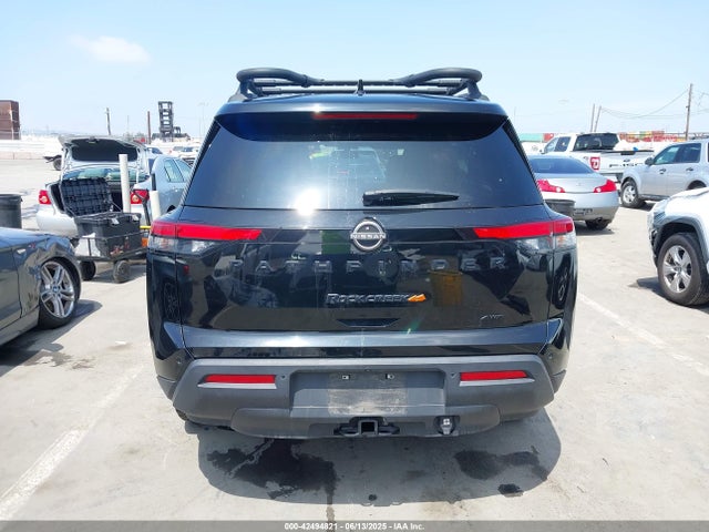 42494821 :رقم المزاد ، 5N1DR3BD6PC258228 vin ، 2023 Nissan Pathfinder Rock Creek 4wd مزاد بيع