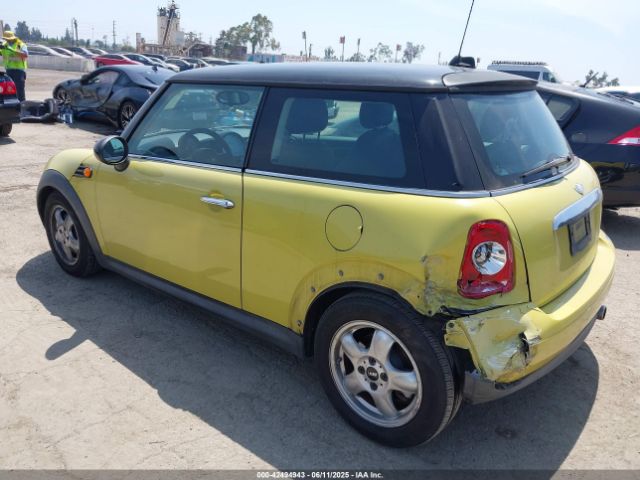 2011 MINI COOPER WMWSU3C52BT093317 Photo 2