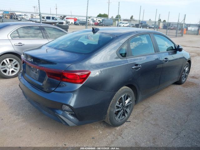 3KPF24ADXRE795978 KIA Forte Lxs