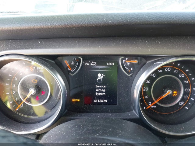 1C4HJXDG0JW300362 Jeep 2018
