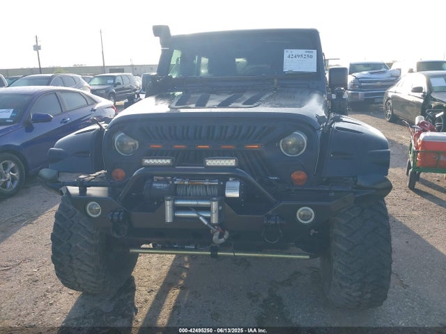 1C4BJWDG8HL567051 Jeep Wrangler Unlimited Sport 4x4