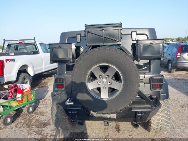 1C4BJWDG8HL567051 Jeep Wrangler Unlimited Sport 4x4