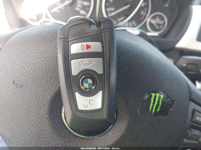 BMW 320i 2016 WBA8A9C57GK617869 Image 11