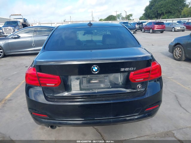 BMW 320i 2016 WBA8A9C57GK617869 Image 16