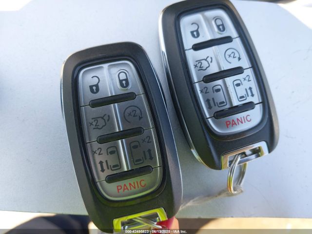 2C4RC1N77HR689613 Chrysler 2017