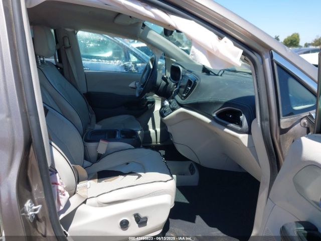 2C4RC1N77HR689613 Chrysler 2017