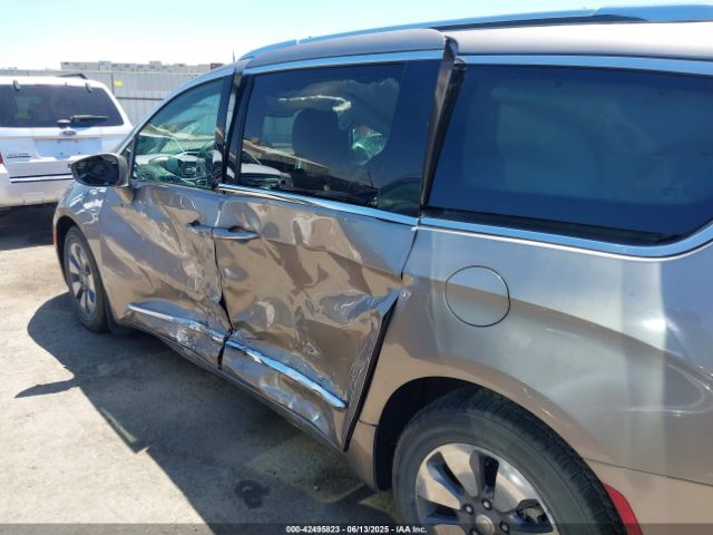 2C4RC1N77HR689613 Chrysler 2017