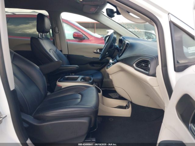 2024 CHRYSLER PACIFICA HYBRID 2C4RC1S7XRR153826 Photo 4