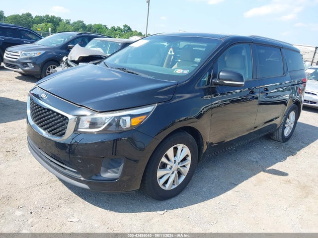 KIA SEDONA LX 2016 KNDMB5C15G6094025 Image 2