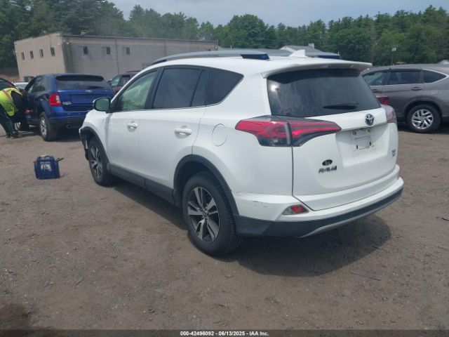 2018 TOYOTA RAV4 JTMRFREV4JJ733422 Photo 2