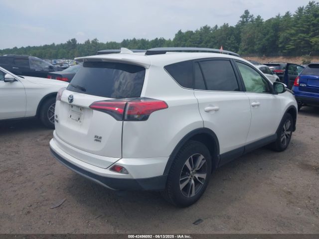 2018 TOYOTA RAV4 JTMRFREV4JJ733422 Photo 3