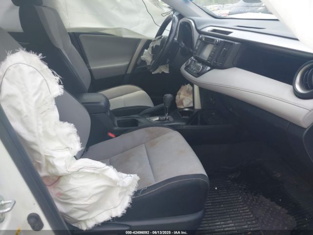 2018 TOYOTA RAV4 JTMRFREV4JJ733422 Photo 4