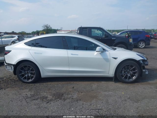 5YJ3E1EB4LF637090 Tesla MODEL 3