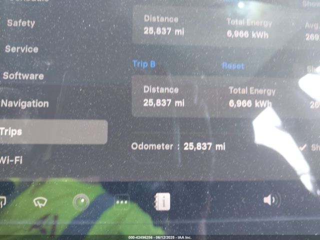 5YJ3E1EB4LF637090 Tesla MODEL 3
