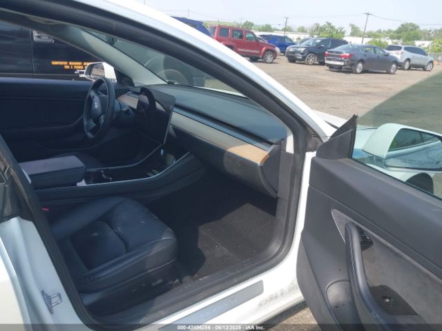 5YJ3E1EB4LF637090 Tesla MODEL 3