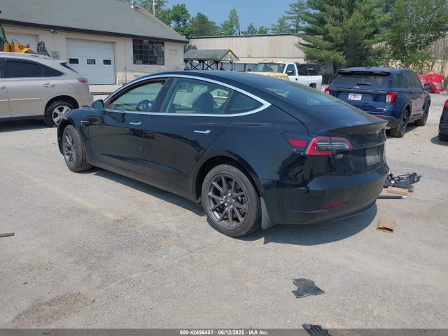 2019 TESLA MODEL 3 5YJ3E1EA0KF296440 Photo 2
