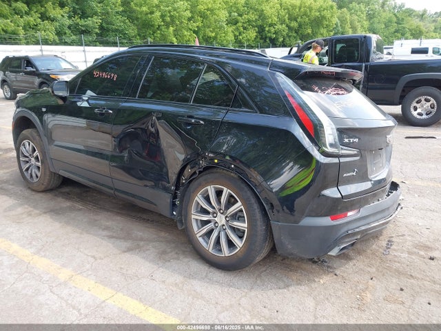 2019 CADILLAC XT4 1GYFZFR44KF140894 Photo 2