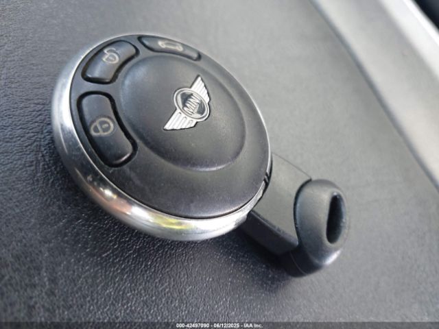 2010 MINI COOPER WMWMF3C58ATZ67297 Photo 10
