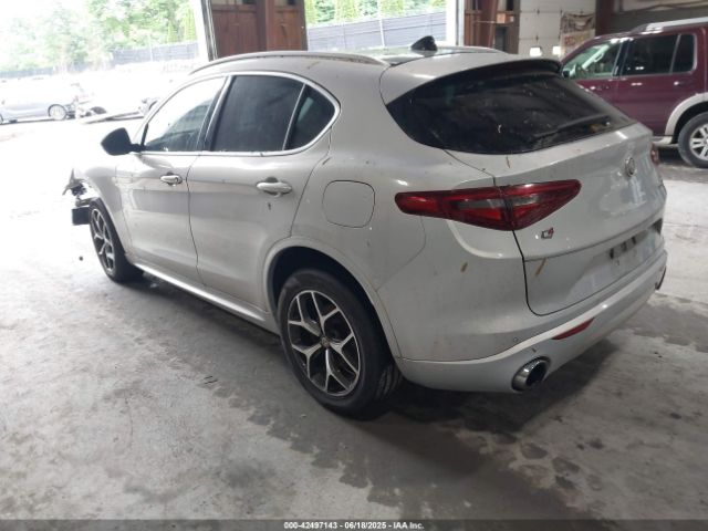 2021 ALFA ROMEO STELVIO ZASPAKBN2M7D11188 Photo 2