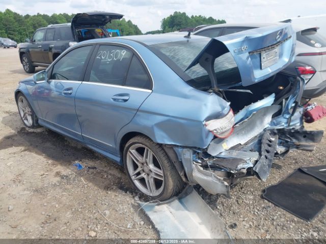 2010 MERCEDES-BENZ C 300 WDDGF5EB0AF438140 Photo 2