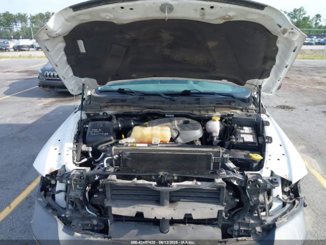 1C6RR7KM4JS297910 RAM 1500 Tradesman  4x4 5'7 Box