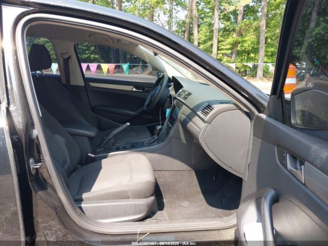1VWAT7A35EC056127 Volkswagen Passat 1.8t S