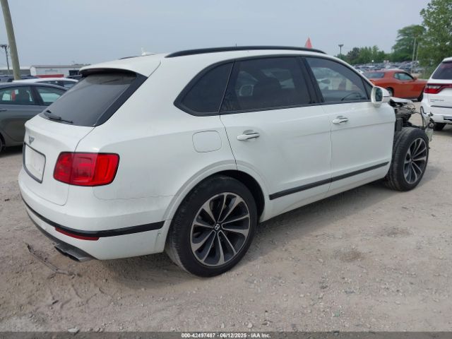 2019 BENTLEY BENTAYGA SJAAM2ZV2KC024581 Photo 3