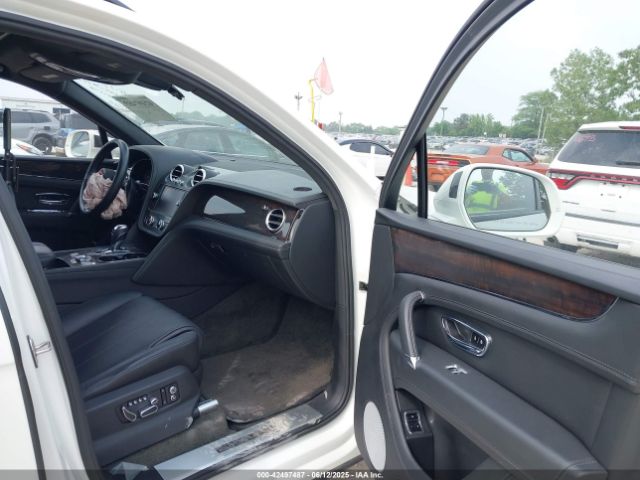 2019 BENTLEY BENTAYGA SJAAM2ZV2KC024581 Photo 4