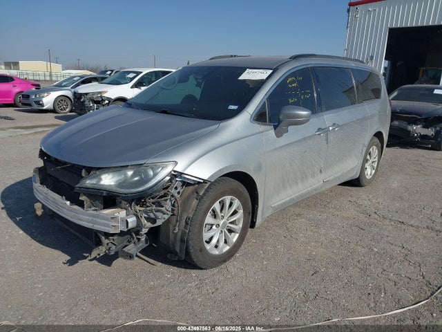 Chrysler Pacifica 2017 2C4RC1BG7HR642618 Image 2