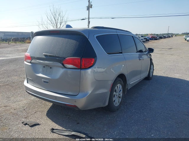 Chrysler Pacifica 2017 2C4RC1BG7HR642618 Image 4