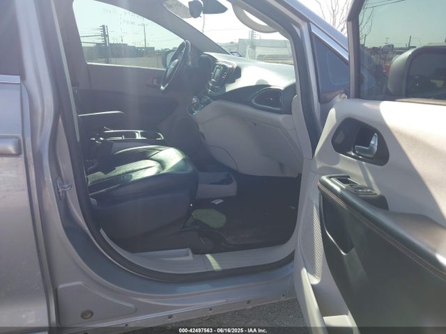 Chrysler Pacifica 2017 2C4RC1BG7HR642618 Image 5