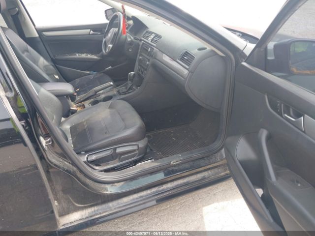 1VWAT7A37FC004161 Volkswagen Passat 1.8t Wolfsburg Edition