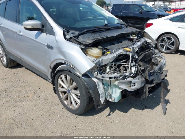 1FMCU0J9XHUA63203 Ford Escape Titanium